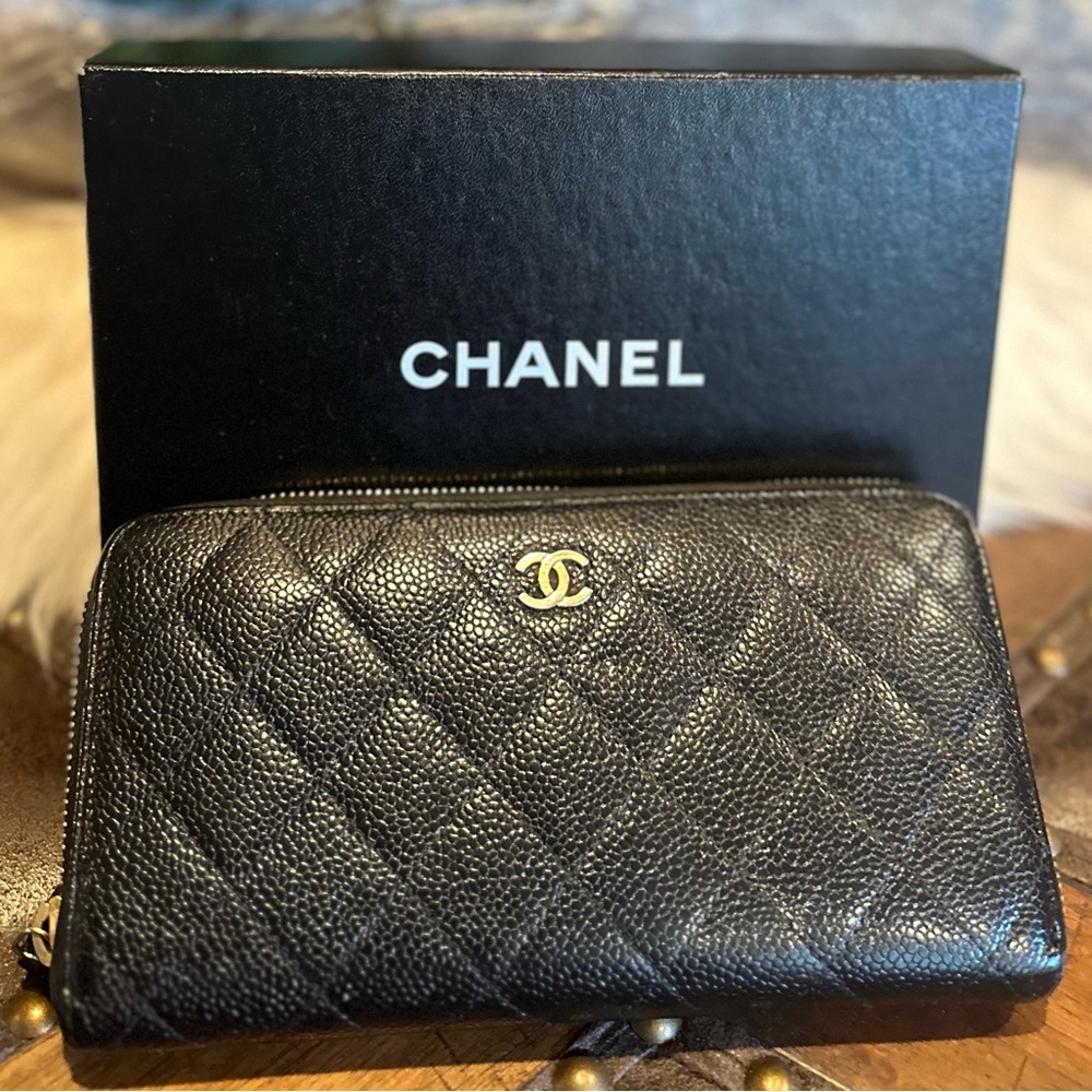 Chanel zip around wallet - Picture 15 of 16